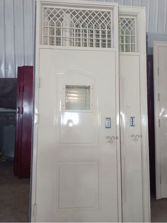 大通学校教室门