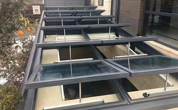 某轨道交通车辆维修车间大通排烟窗应用