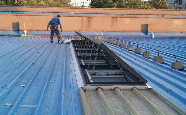 某区域性物流仓储中心大通排烟窗系统安装项目