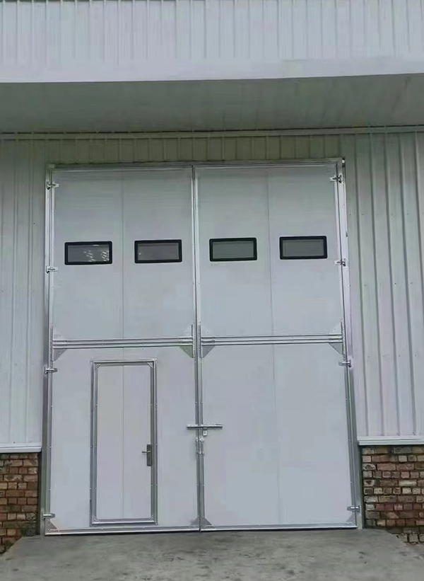 大通工业门在设备装配车间出入口的实施记录