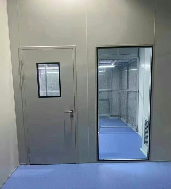 学校教学楼完成大通防火门标准化安装 学校教学楼完成大通防火门标准化安装